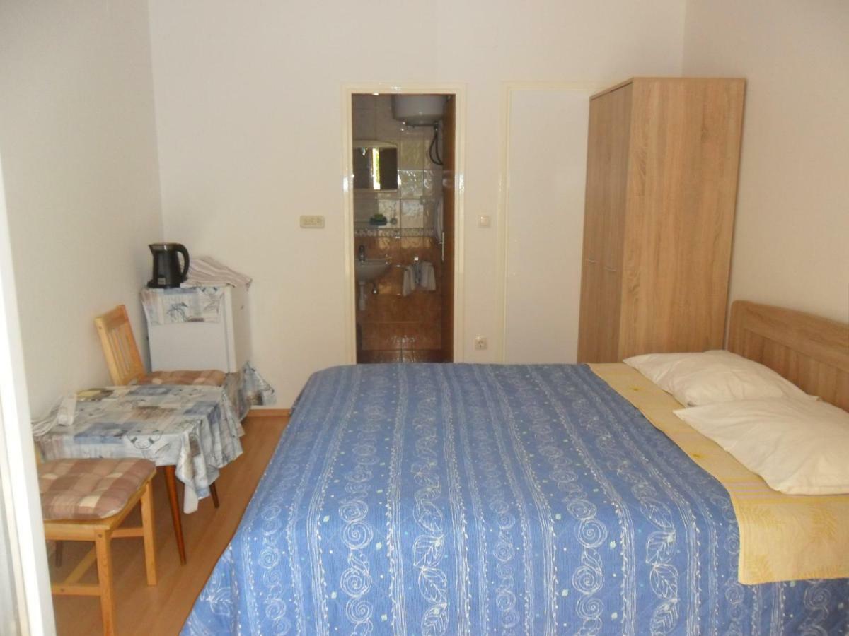 Apartments & Room Spanjol Palit ภายนอก รูปภาพ